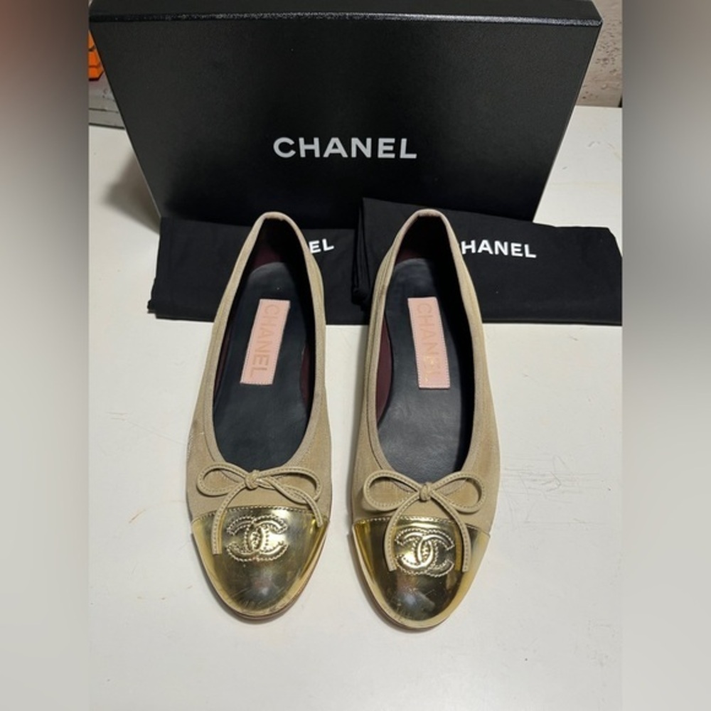 CHANEL Beige and Gold Cap Toe Flats